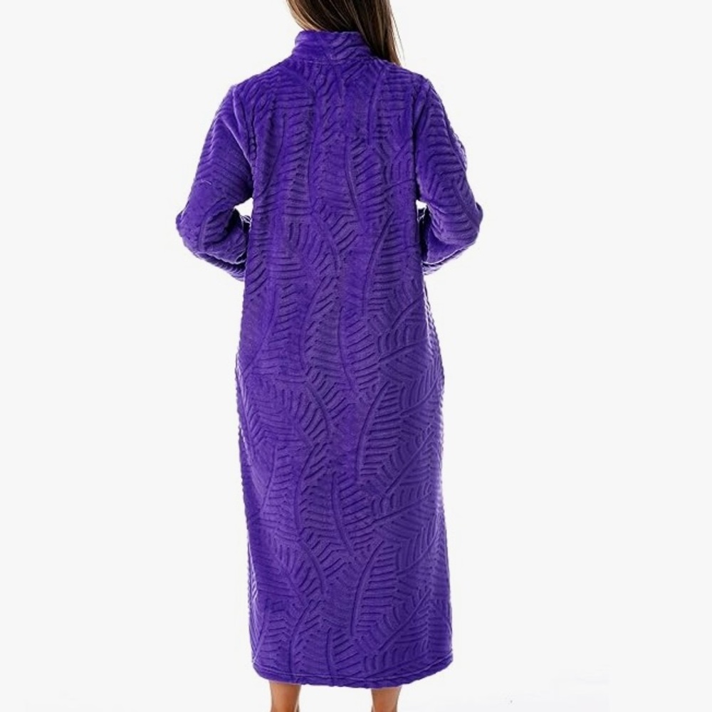 BRAND NEW ZIPPER ROBE - Picture 4 of 8